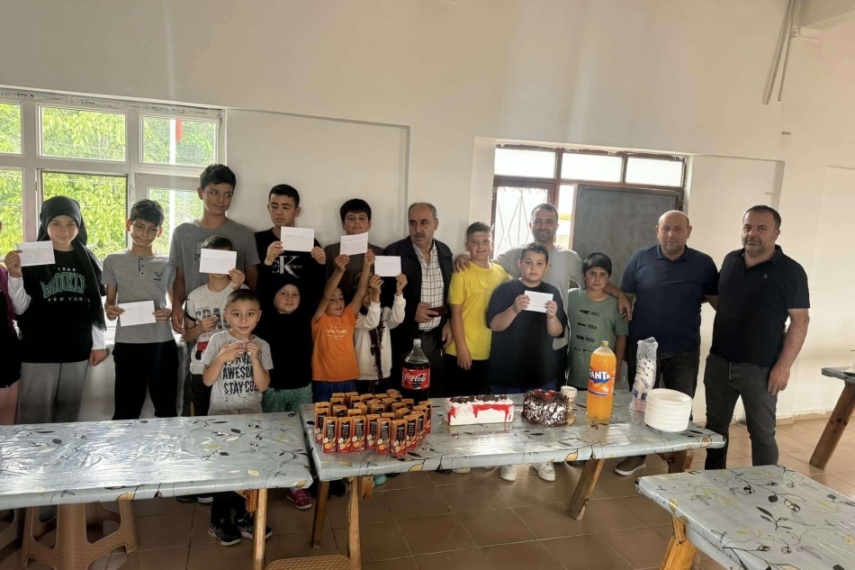 Yaz Kuran Kursu öğrencilerimize hediyelerini teslim ettik